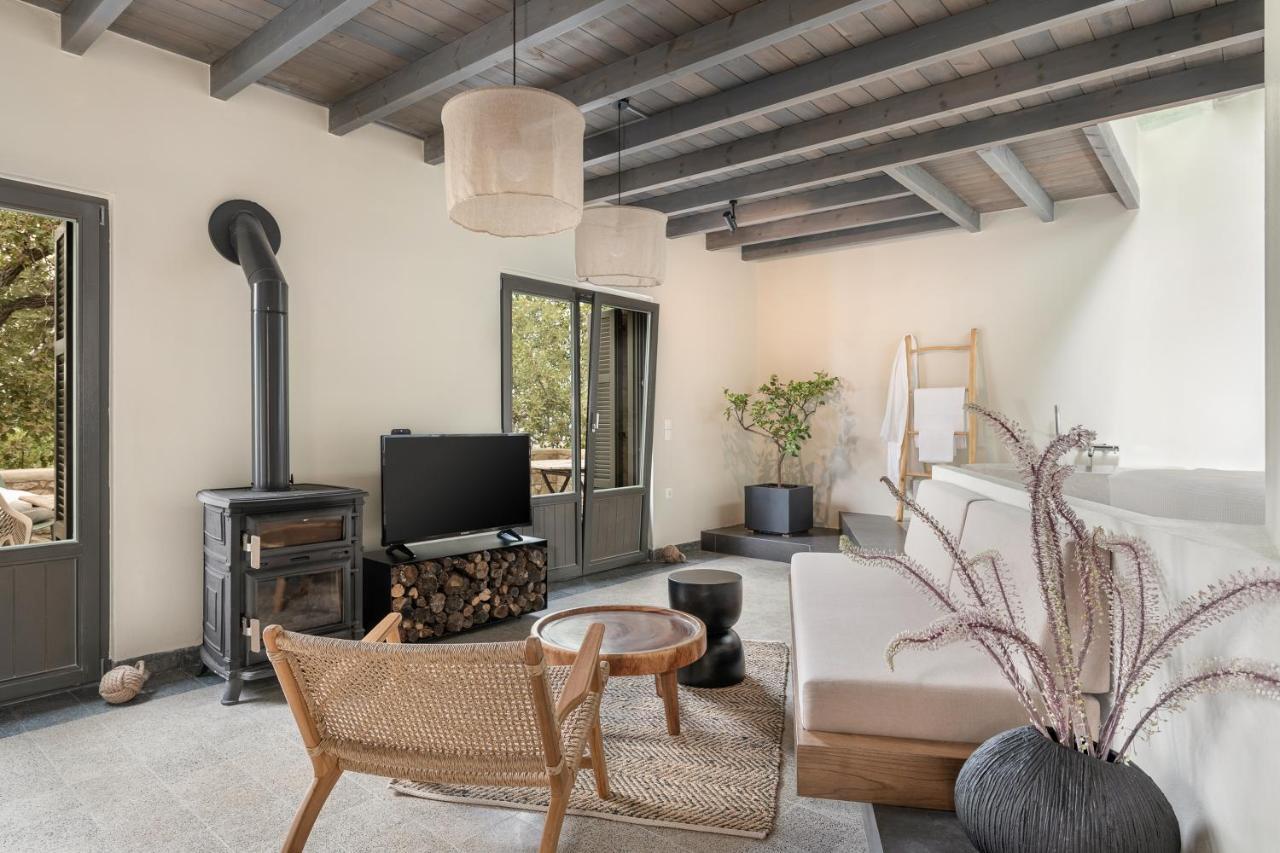 Velanis Ηouse, Style Into Nature - Secluded Kíssamos Buitenkant foto